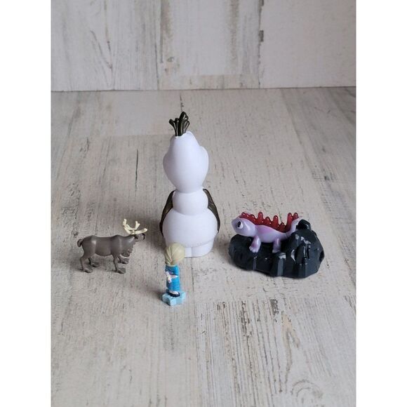 Elsa toddler sven Olaf variety playset salamander toy figure - Picture 5 of 6